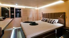 Sunreef 102,  4 / 5 кают(ы), 2010 г. выпуска 