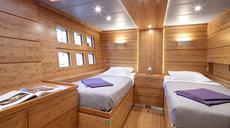 Sunreef 114,  5 кают(ы), 2010 г. выпуска 