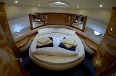 Azimut 55,  3 кают(ы), 2001 г. выпуска 