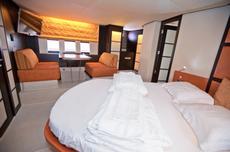 Azimut 62 S,  4 кают(ы), 2009 г. выпуска 