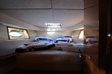 Islander 42 Fly,  2 кают(ы), 2007 г. выпуска 