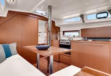 Beneteau Oceanis 38,  3 кают(ы), 2014 г. выпуска 