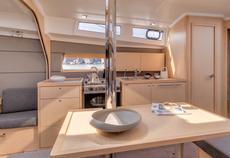 Beneteau Oceanis 38,  3 кают(ы), 2014 г. выпуска 