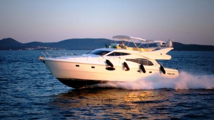 Ferretti 590